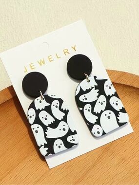 NWT Black and White Ghost Dangle Earrings, Halloween Jewelry